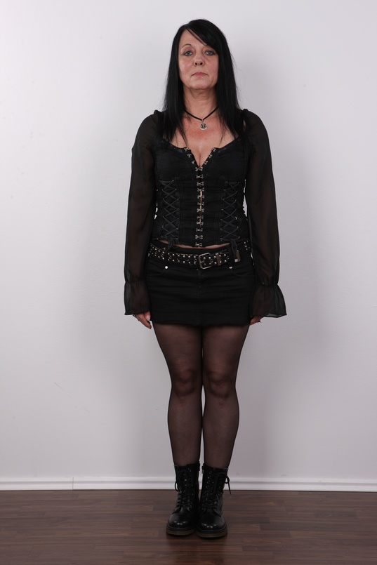 2. Download full pics of Eva (49) from czechcasting.com