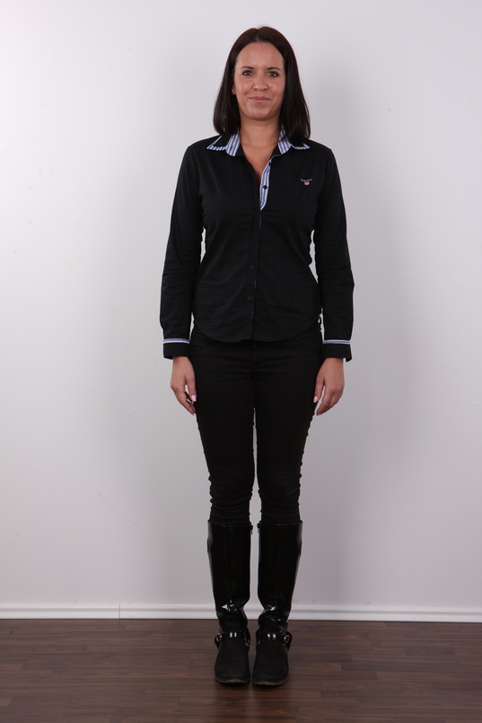 2. Download full pics of Petra (36) from czechcasting.com