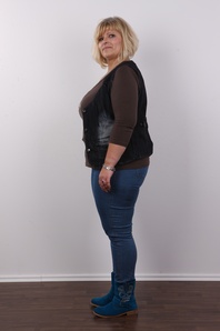 3. Download full pics of Sylvia (44) from czechcasting.com