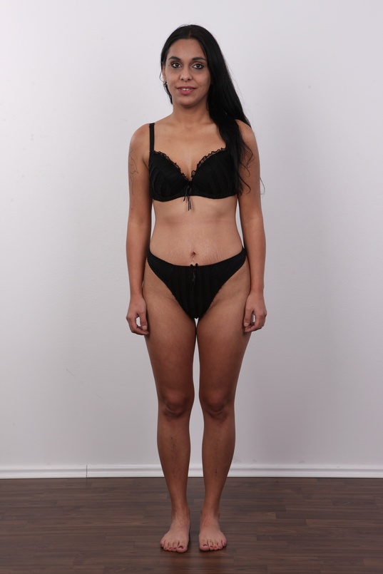 7. Download full pics of Monika (25) from czechcasting.com