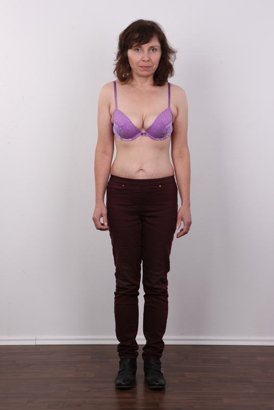 4. Download full pics of Marcela (48) from czechcasting.com