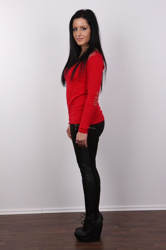 3. Download full pics of Milena (27) from czechcasting.com