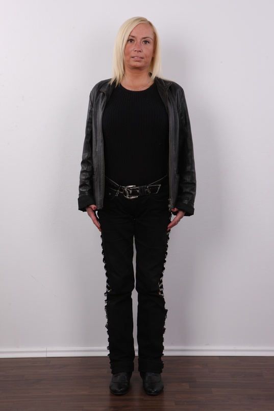 2. Download full pics of Monika (41) from czechcasting.com