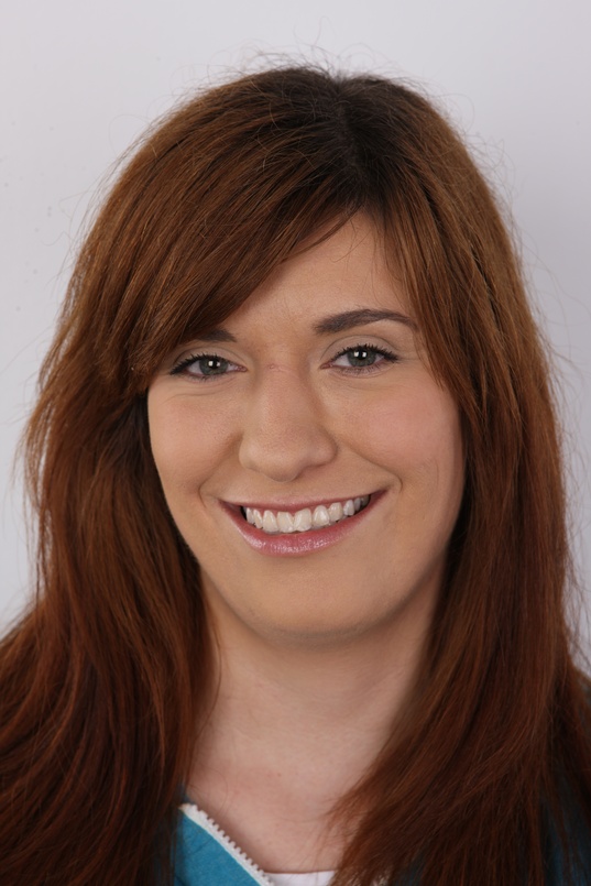 1. Download full pics of Martina (26) from czechcasting.com