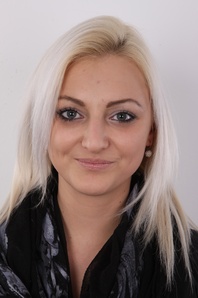 1. Download full pics of Sarka (20) from czechcasting.com