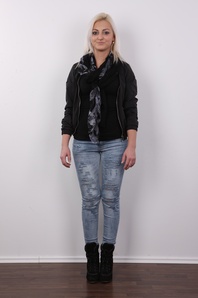 2. Download full pics of Sarka (20) from czechcasting.com