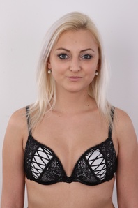 6. Download full pics of Sarka (20) from czechcasting.com