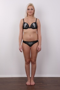 7. Download full pics of Sarka (20) from czechcasting.com