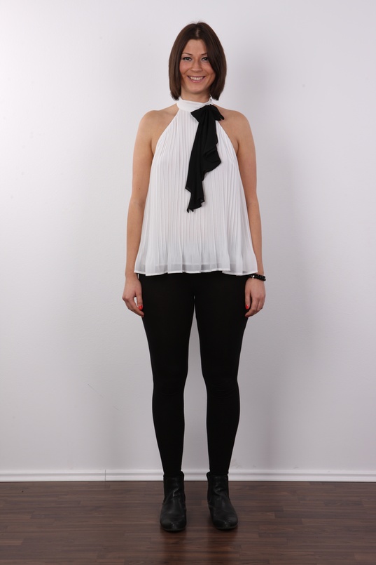 2. Download full pics of Pavla (26) from czechcasting.com