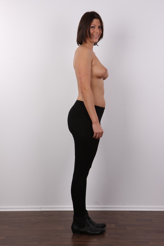 8. Download full pics of Pavla (26) from czechcasting.com