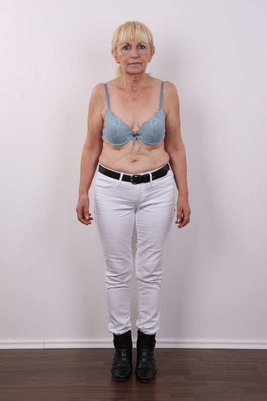 4. Download full pics of Anna (63) from czechcasting.com