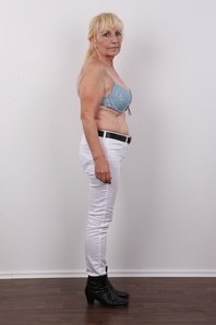 5. Download full pics of Anna (63) from czechcasting.com