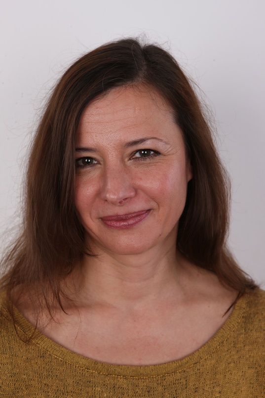 1. Download full pics of Stefanie (41) from czechcasting.com