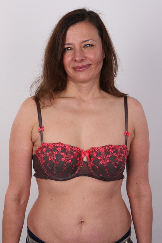 6. Download full pics of Stefanie (41) from czechcasting.com