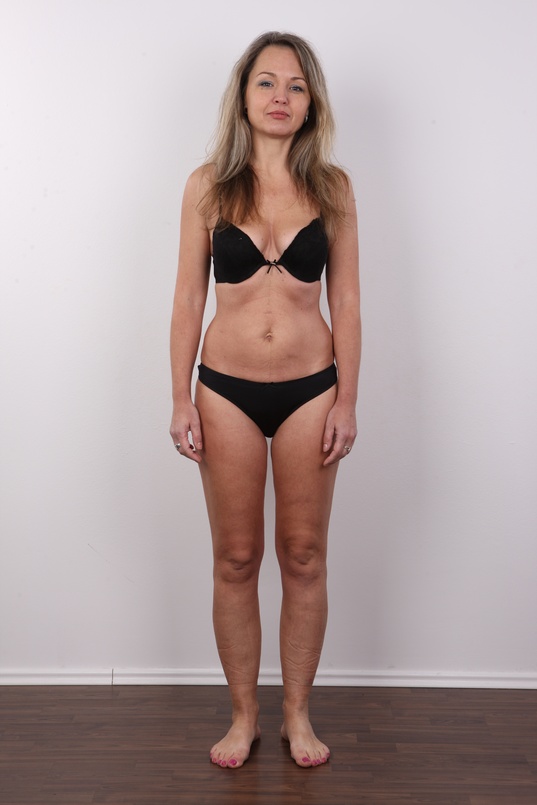 7. Download full pics of Jana (47) from czechcasting.com