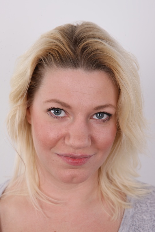 1. Download full pics of Katerina (27) from czechcasting.com