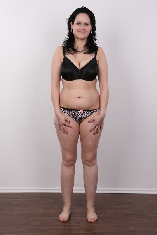 7. Download full pics of Dana (30) from czechcasting.com