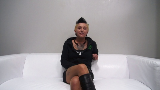 1. Download full pics of Adriana (26) from czechcasting.com