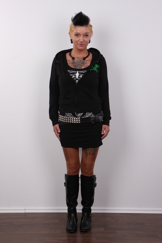 2. Download full pics of Adriana (26) from czechcasting.com