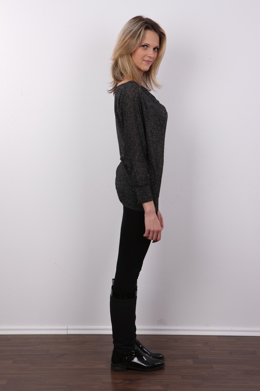 3. Download full pics of Sandra (20) from czechcasting.com