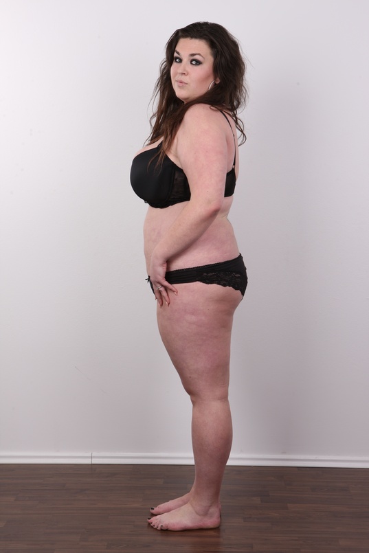 8. Download full pics of Mirka (25) from czechcasting.com