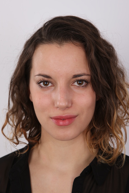 1. Download full pics of Kristyna (20) from czechcasting.com