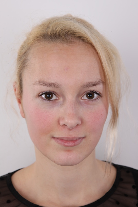 1. Download full pics of Lucka (22) from czechcasting.com