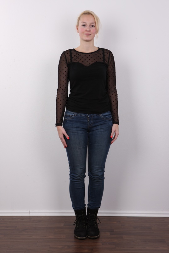 2. Download full pics of Lucka (22) from czechcasting.com