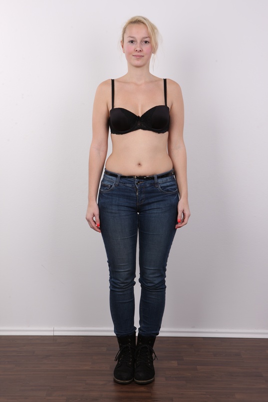 4. Download full pics of Lucka (22) from czechcasting.com