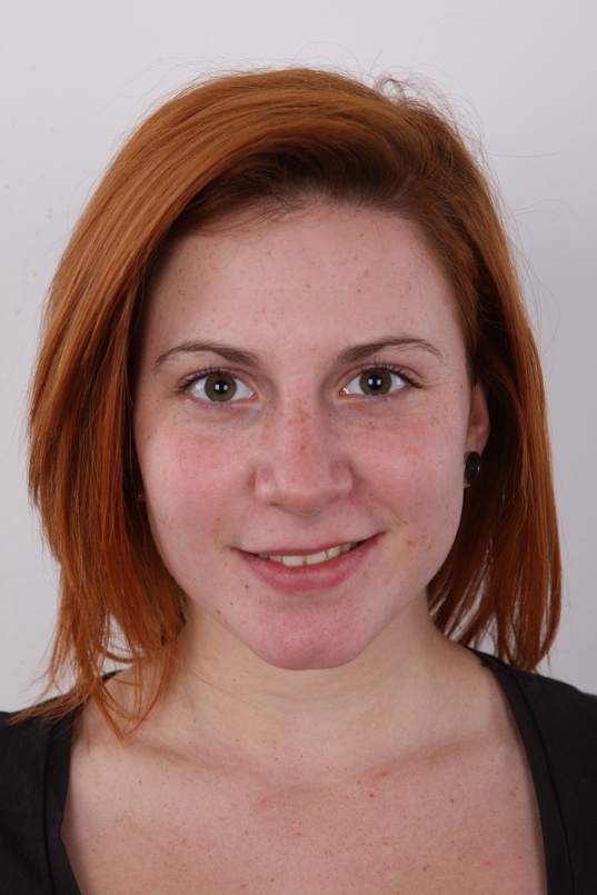 1. Download full pics of Veronika (19) from czechcasting.com