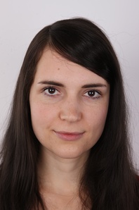 1. Download full pics of Barbora (23) from czechcasting.com