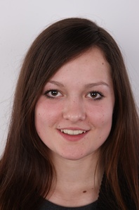 1. Download full pics of Jana (18) from czechcasting.com