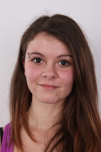 1. Download full pics of Zuzana (19) from czechcasting.com