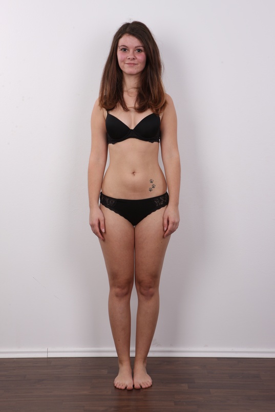 7. Download full pics of Zuzana (19) from czechcasting.com