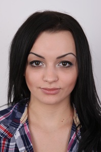 1. Download full pics of Dari (20) from czechcasting.com