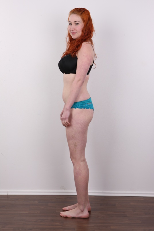 7. Download full pics of Sarka (24) from czechcasting.com