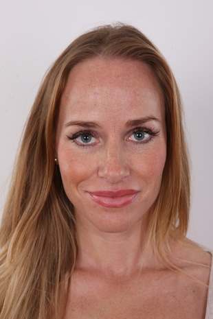 1. Download full pics of model Lucie (35) from czechcasting.com