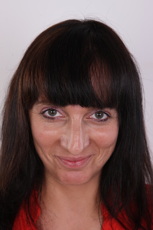 1. Download full pics of Lucie (30) from czechcasting.com