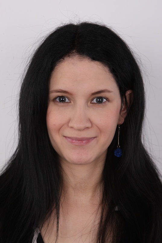 1. Download full pics of Kristyna (26) from czechcasting.com