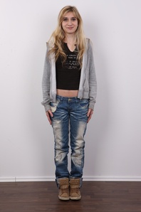 2. Download full pics of Olga (27) from czechcasting.com