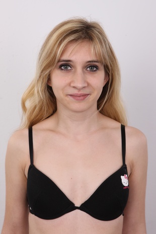 6. Download full pics of model Olga (27) from czechcasting.com