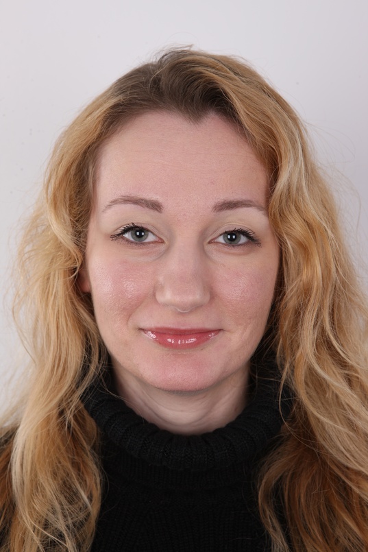 1. Download full pics of Barbora (29) from czechcasting.com