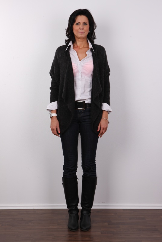 2. Download full pics of Petra (35) from czechcasting.com