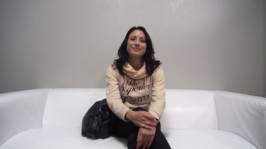 1. Download full pics of Nikol (19) from czechcasting.com