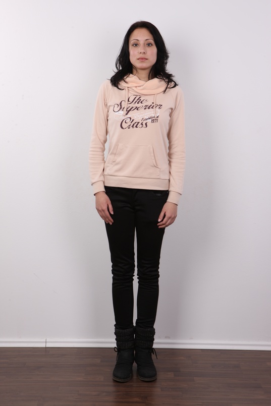 2. Download full pics of Nikol (19) from czechcasting.com