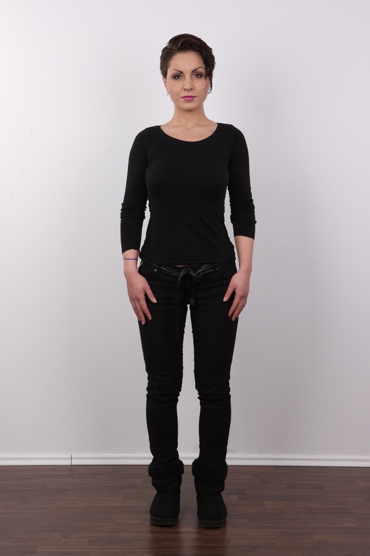 2. Download full pics of Alzbeta (18) from czechcasting.com