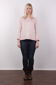 2. Download full pics of Lilia (27) from czechcasting.com