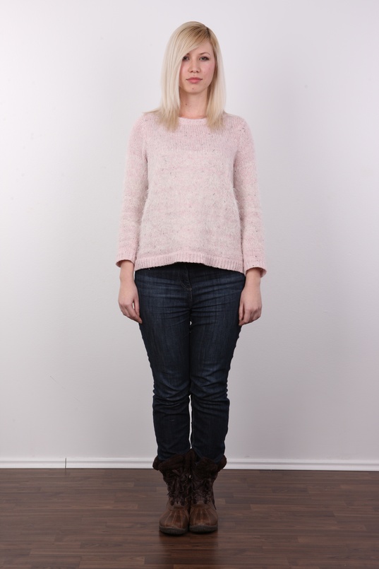 2. Download full pics of Lilia (27) from czechcasting.com