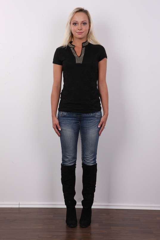 2. Download full pics of Veronika (22) from czechcasting.com