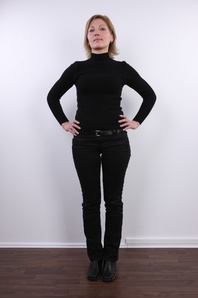 2. Download full pics of Viktorie (28) from czechcasting.com